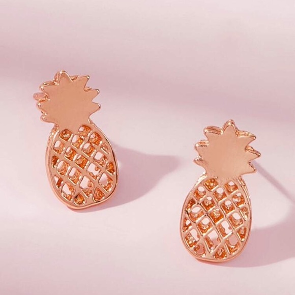❤️gorgeous carved pineapple stud earrings - Picture 2 of 4